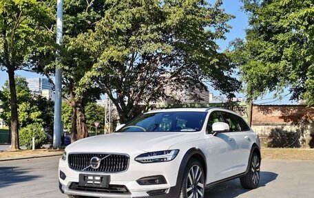 Volvo V90 Cross Country I рестайлинг, 2024 год, 6 800 000 рублей, 1 фотография