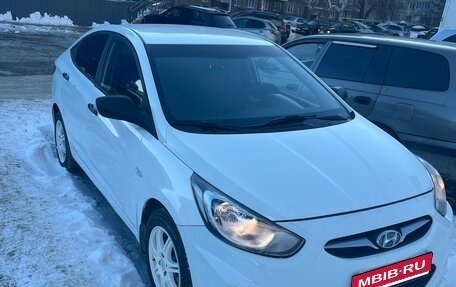 Hyundai Solaris II рестайлинг, 2013 год, 650 000 рублей, 1 фотография