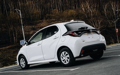 Toyota Yaris, 2022 год, 1 349 000 рублей, 4 фотография