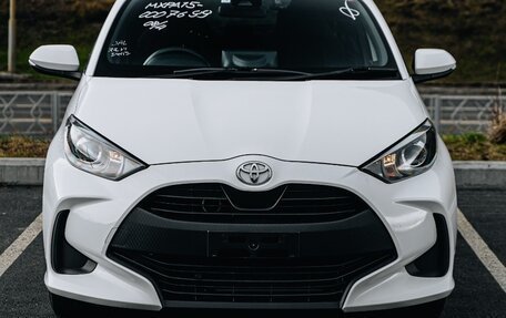 Toyota Yaris, 2022 год, 1 349 000 рублей, 2 фотография