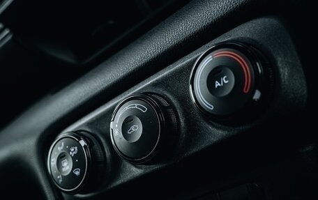 Toyota Yaris, 2022 год, 1 349 000 рублей, 10 фотография