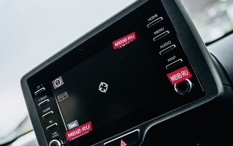 Toyota Yaris, 2022 год, 1 349 000 рублей, 9 фотография