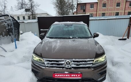 Volkswagen Tiguan II, 2017 год, 2 650 000 рублей, 3 фотография