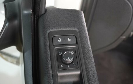 Volkswagen Multivan T6 рестайлинг, 2019 год, 4 099 000 рублей, 12 фотография