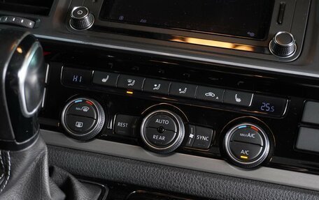 Volkswagen Multivan T6 рестайлинг, 2019 год, 4 099 000 рублей, 17 фотография