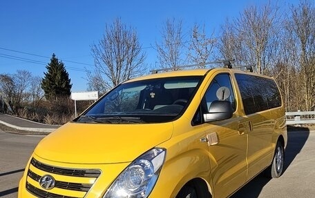 Hyundai Grand Starex Grand Starex I рестайлинг 2, 2017 год, 3 890 000 рублей, 3 фотография