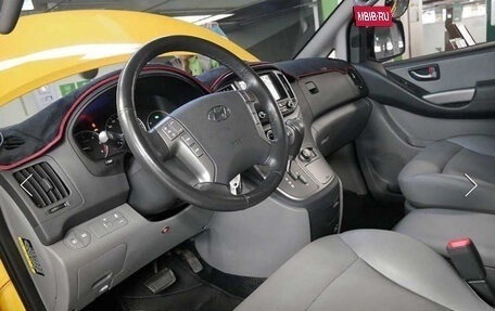 Hyundai Grand Starex Grand Starex I рестайлинг 2, 2017 год, 3 890 000 рублей, 25 фотография