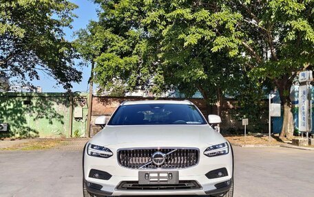 Volvo V90 Cross Country I рестайлинг, 2024 год, 6 800 000 рублей, 2 фотография