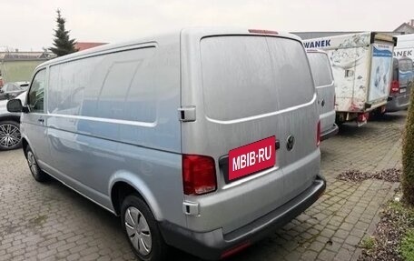 Volkswagen Transporter T6 рестайлинг, 2021 год, 1 800 000 рублей, 3 фотография