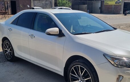 Toyota Camry, 2015 год, 1 820 000 рублей, 2 фотография