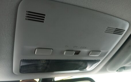 Toyota Avensis III рестайлинг, 2006 год, 850 000 рублей, 24 фотография