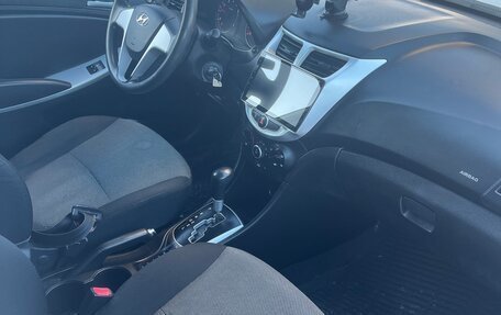 Hyundai Solaris II рестайлинг, 2013 год, 650 000 рублей, 4 фотография