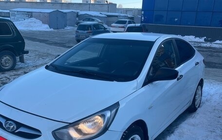 Hyundai Solaris II рестайлинг, 2013 год, 650 000 рублей, 2 фотография