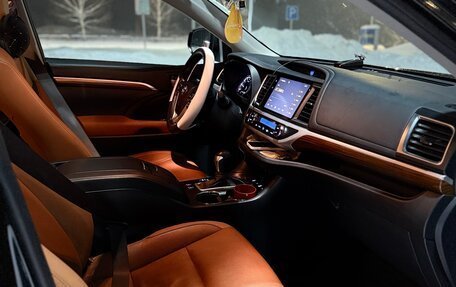 Toyota Highlander III, 2021 год, 4 350 000 рублей, 7 фотография