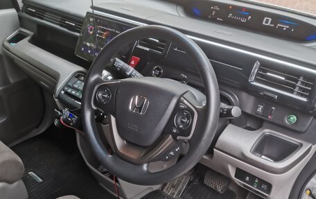 Honda Stepwgn IV, 2015 год, 1 850 000 рублей, 4 фотография