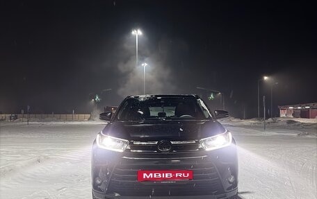 Toyota Highlander III, 2021 год, 4 350 000 рублей, 3 фотография