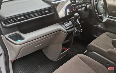 Honda Stepwgn IV, 2015 год, 1 850 000 рублей, 10 фотография