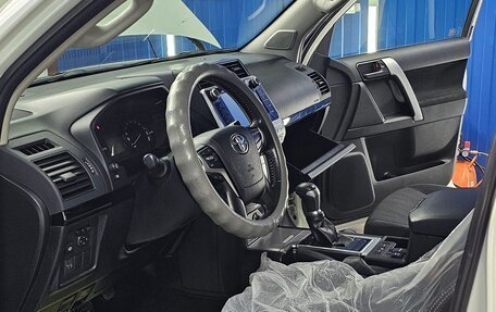 Toyota Land Cruiser Prado 150 рестайлинг 2, 2020 год, 4 500 000 рублей, 15 фотография