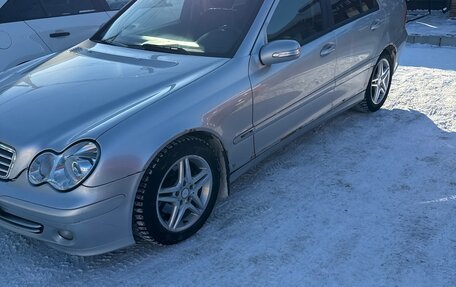 Mercedes-Benz C-Класс, 2004 год, 580 000 рублей, 4 фотография