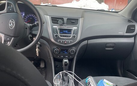 Hyundai Solaris II рестайлинг, 2015 год, 935 000 рублей, 1 фотография