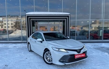 Toyota Camry, 2021 год, 3 650 000 рублей, 1 фотография