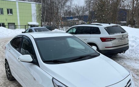 Hyundai Solaris II рестайлинг, 2015 год, 860 000 рублей, 5 фотография