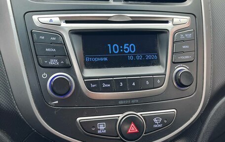 Hyundai Solaris II рестайлинг, 2015 год, 860 000 рублей, 10 фотография