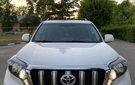 Toyota Land Cruiser Prado 150 рестайлинг 2, 2017 год, 5 100 000 рублей, 11 фотография