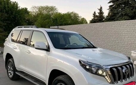 Toyota Land Cruiser Prado 150 рестайлинг 2, 2017 год, 5 100 000 рублей, 9 фотография