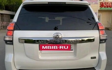 Toyota Land Cruiser Prado 150 рестайлинг 2, 2017 год, 5 100 000 рублей, 10 фотография