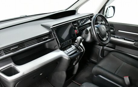 Honda Stepwgn IV, 2019 год, 2 425 000 рублей, 9 фотография