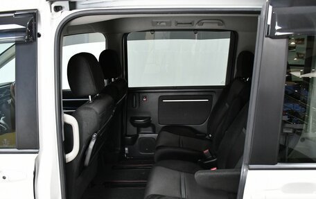 Honda Stepwgn IV, 2019 год, 2 425 000 рублей, 16 фотография