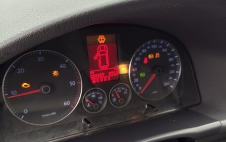 Volkswagen Touran III, 2010 год, 950 000 рублей, 6 фотография