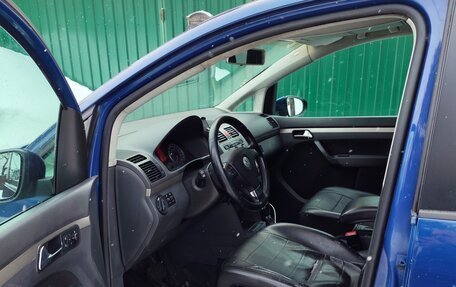 Volkswagen Touran III, 2010 год, 950 000 рублей, 7 фотография