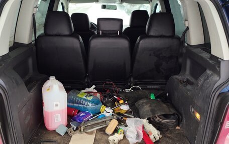 Volkswagen Touran III, 2010 год, 950 000 рублей, 4 фотография