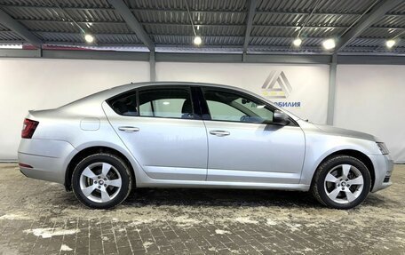 Skoda Octavia, 2017 год, 1 799 000 рублей, 6 фотография