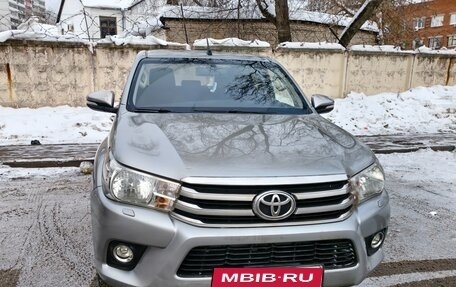 Toyota Hilux VIII, 2015 год, 3 050 000 рублей, 2 фотография
