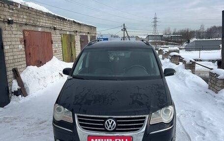 Volkswagen Touran III, 2007 год, 700 000 рублей, 1 фотография