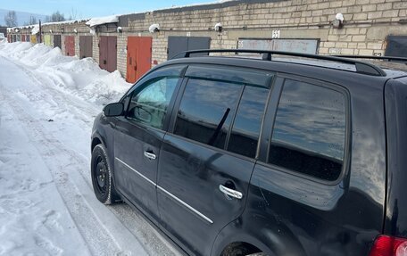 Volkswagen Touran III, 2007 год, 700 000 рублей, 2 фотография