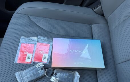 Toyota RAV4, 2025 год, 4 790 000 рублей, 32 фотография