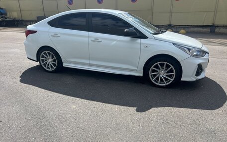 Hyundai Solaris II рестайлинг, 2018 год, 815 000 рублей, 3 фотография