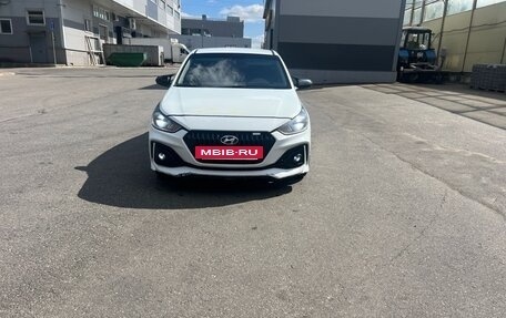 Hyundai Solaris II рестайлинг, 2018 год, 815 000 рублей, 2 фотография