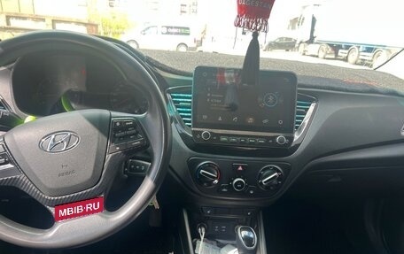 Hyundai Solaris II рестайлинг, 2018 год, 815 000 рублей, 9 фотография