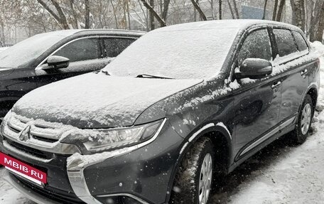 Mitsubishi Outlander III рестайлинг 3, 2016 год, 1 600 000 рублей, 2 фотография