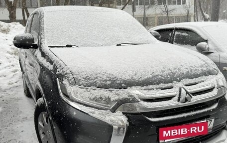 Mitsubishi Outlander III рестайлинг 3, 2016 год, 1 600 000 рублей, 3 фотография