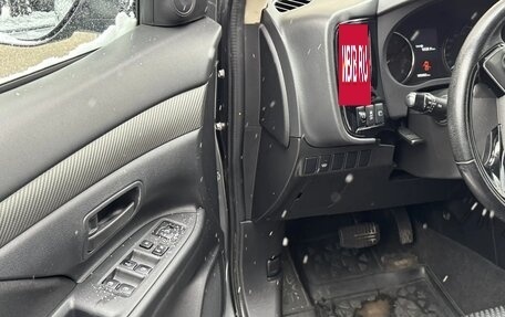 Mitsubishi Outlander III рестайлинг 3, 2016 год, 1 600 000 рублей, 11 фотография