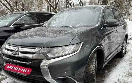 Mitsubishi Outlander III рестайлинг 3, 2016 год, 1 600 000 рублей, 7 фотография