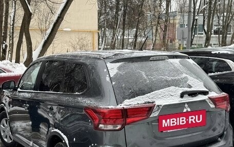 Mitsubishi Outlander III рестайлинг 3, 2016 год, 1 600 000 рублей, 15 фотография