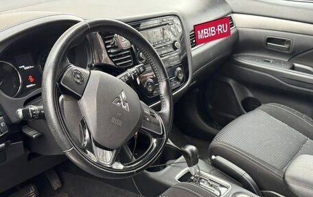 Mitsubishi Outlander III рестайлинг 3, 2016 год, 1 600 000 рублей, 13 фотография