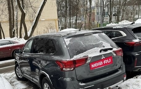 Mitsubishi Outlander III рестайлинг 3, 2016 год, 1 600 000 рублей, 14 фотография